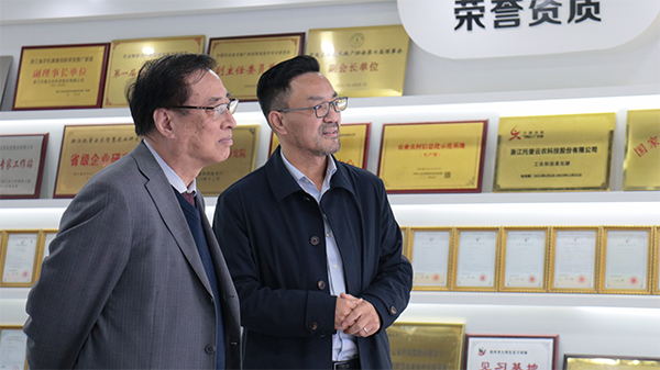 中國(guó)農(nóng)業(yè)科學(xué)院原院長(zhǎng)、中國(guó)農(nóng)業(yè)國(guó)際合作促進(jìn)會(huì)名譽(yù)會(huì)長(zhǎng)翟虎渠蒞臨托普云農(nóng)考察指導(dǎo)